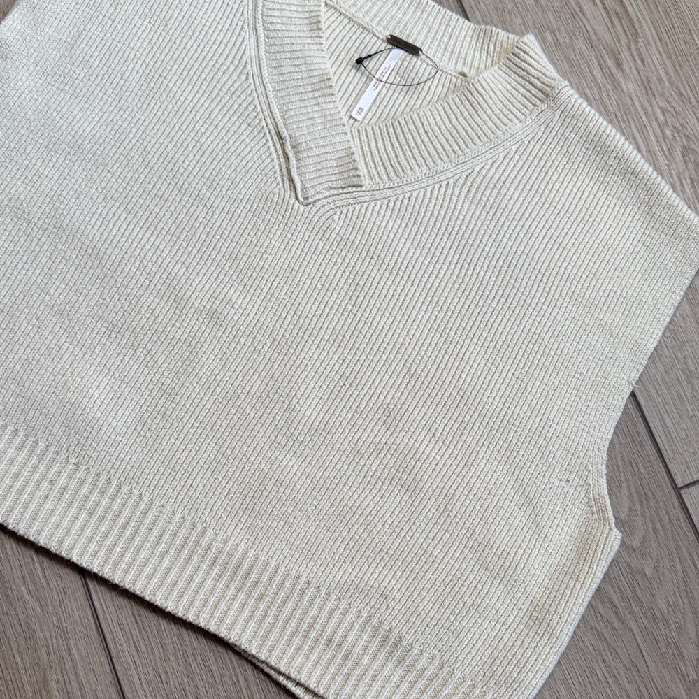 Free People V Neck Knit Pull Over Sweater Vest Size XS Tan Preppy